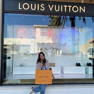 Meet your Posher, Madison